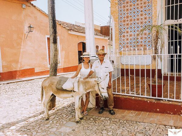 why you should travel solo and volunteer abroad cuba
