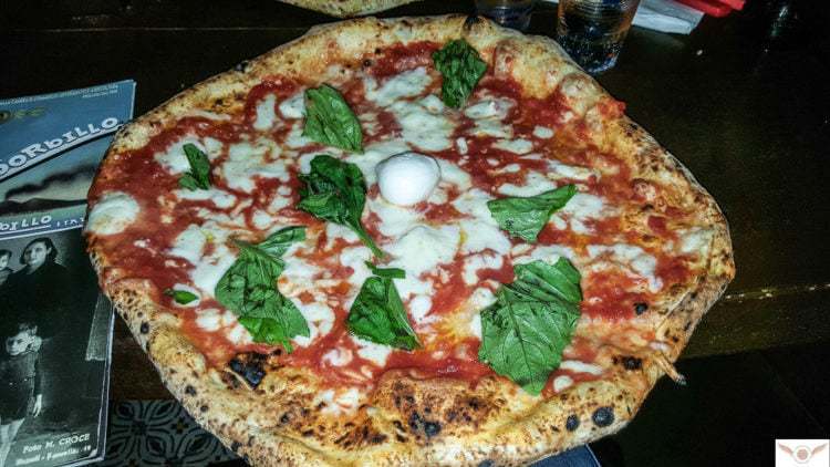 Naples Italy local food guide eat find pizza
