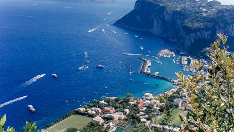 solo travel to visit capri italy hotels and to blue grotto